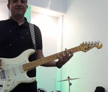 A Paixão pela Música e a Dedicação ao Ensino: A História do Professor Kiko de Carira